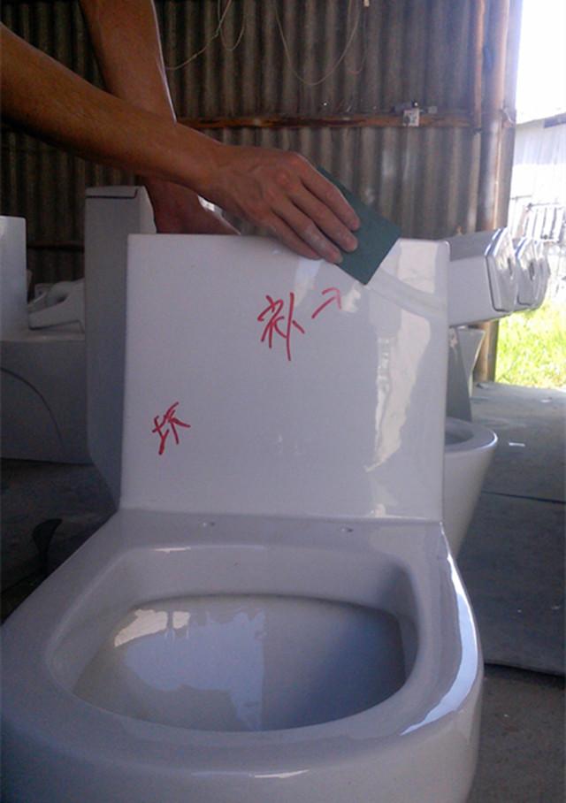 马桶瓷体有裂缝漏水怎么修复图片 马桶瓷体有裂缝漏水怎么修复图片