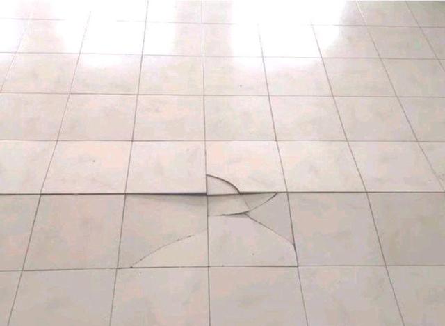 厨房墙砖有空鼓时间久了会不会掉(厨房墙砖有空鼓时间久了会不会掉灰尘) 厨房墙砖有空鼓时间久了会不会掉(厨房墙砖有空鼓时间久了会不会掉灰尘)